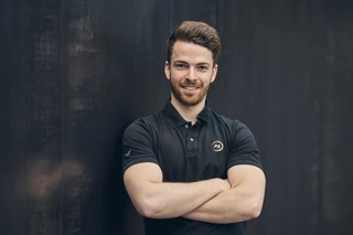 Das Bild zeigt: Tim Schreiber, Standortleitung Rodenkirchen von PhysioSport Köln.