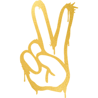 Zu sehen ist eine in gelb handgemalte Hand, die das Victory Zeichen zeigt.