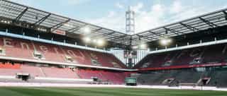 Das Bild zeigt das einen Blick in das Rhein-Energie Stadion vom Boden aus, wo der 1. Fc Köln spielt, den Partnern von Physiosport.