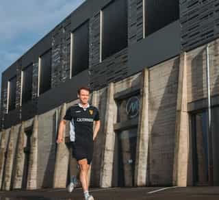 Sportler bei PhysioSport Köln bei der Lauf- und Gehanalyse im Rahmen von Gehen verstehen.